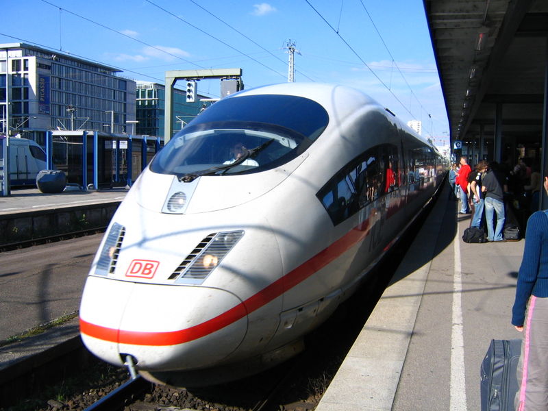 800px-DeutscheBahn_gobeirne.jpg