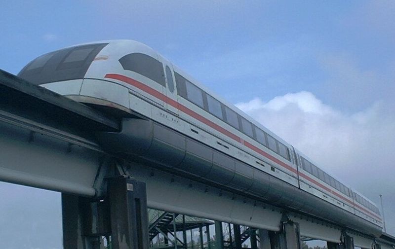 800px-Transrapid.jpg