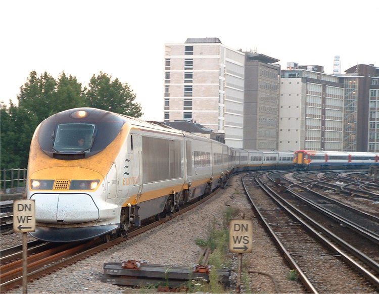 Eurostar_at_Vauxhall.jpg